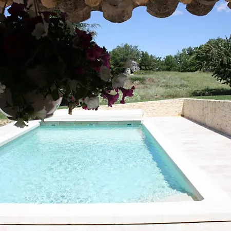 Holiday home Thor: Private Pool Retreat Near L'isle Sur La Sorgue *